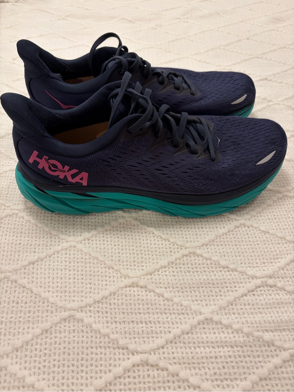 Hoka One One Clifton 8 Women size 9.5